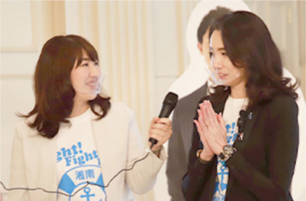 オンライン配信のリポーター写真